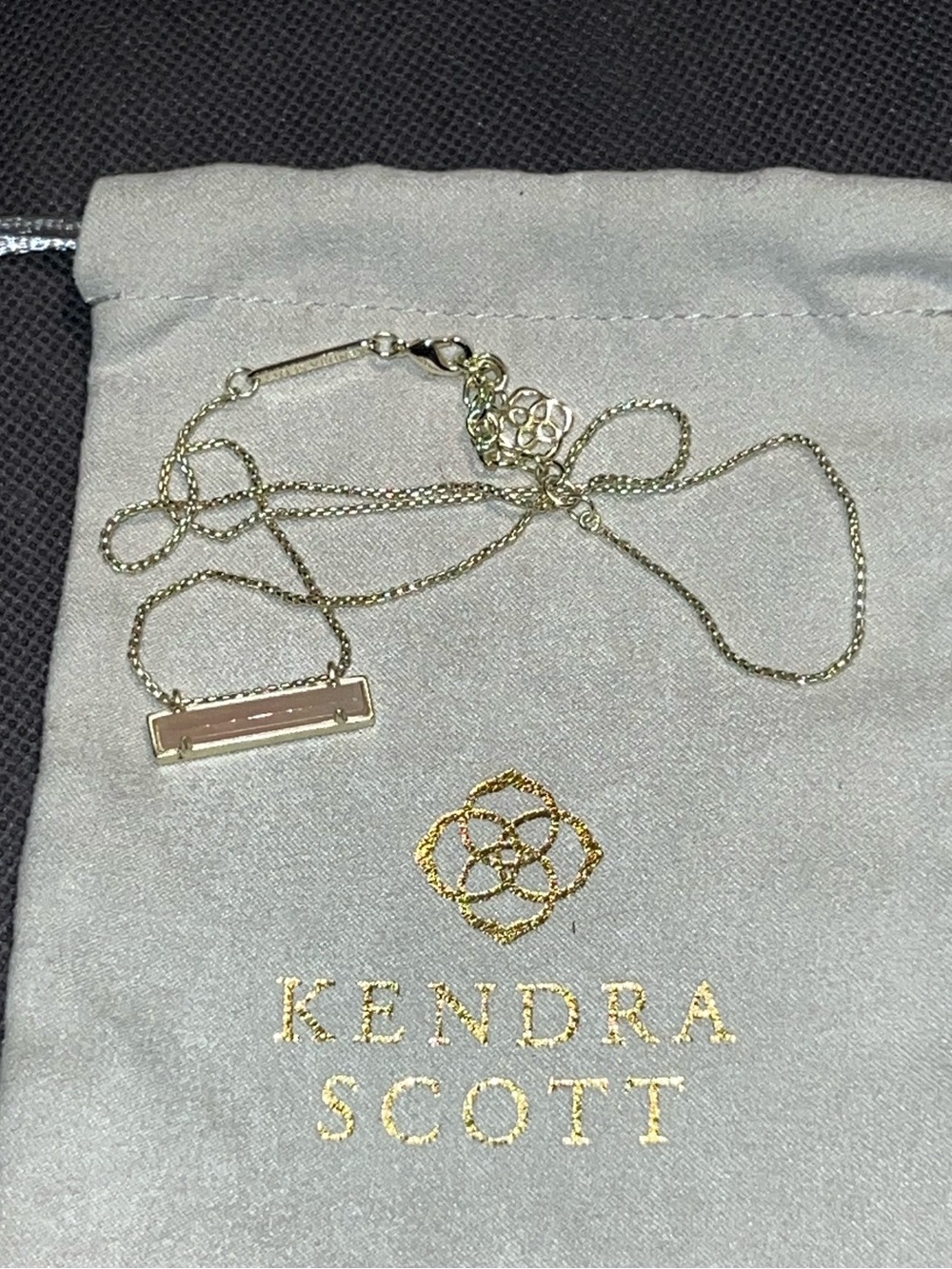 Kendra Scott Leanor Horizontal Bar Pendant Necklace in gold / Rhodium